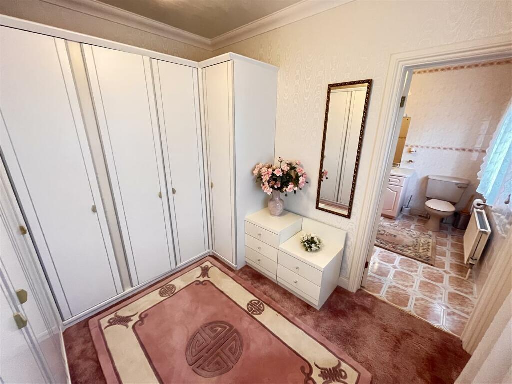 dressing room.JPG