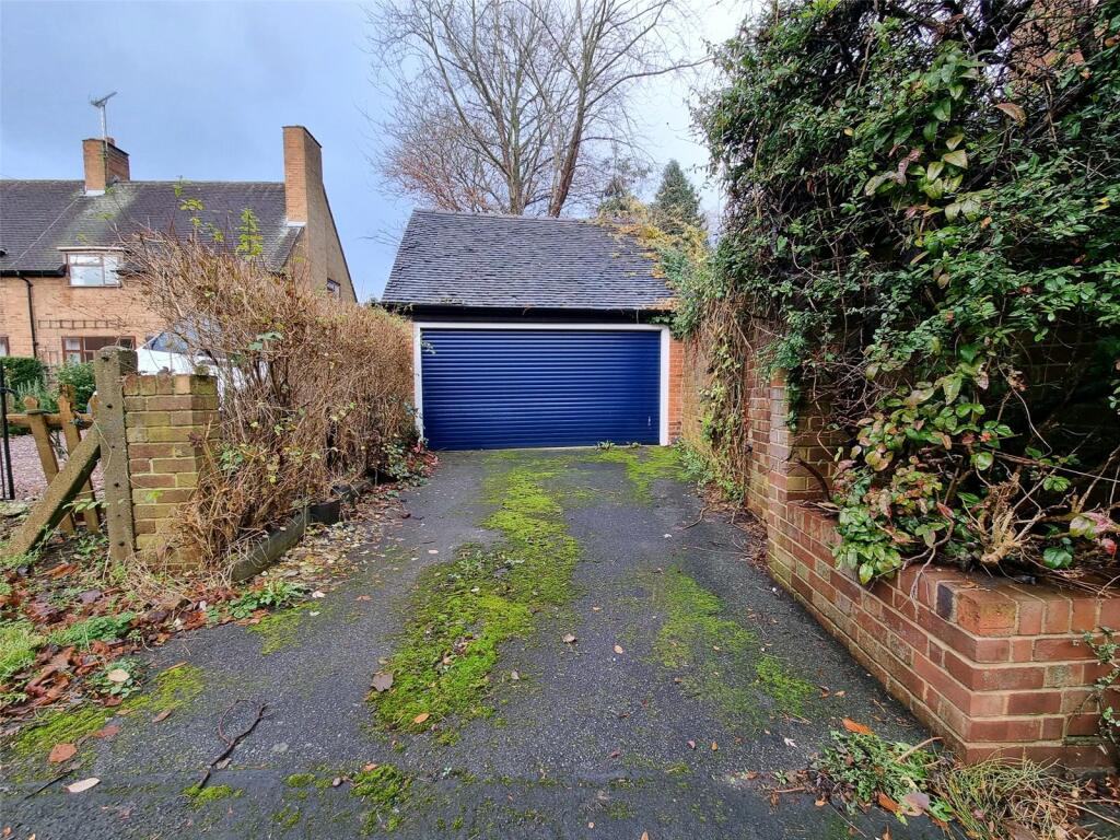 Garage/Driveway