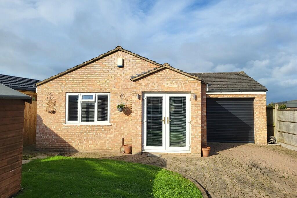 Pool House &amp; Garage 