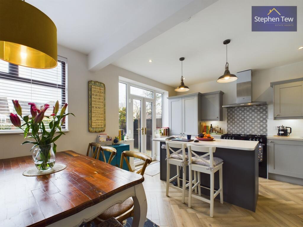 Kitchen/ Dining Room
