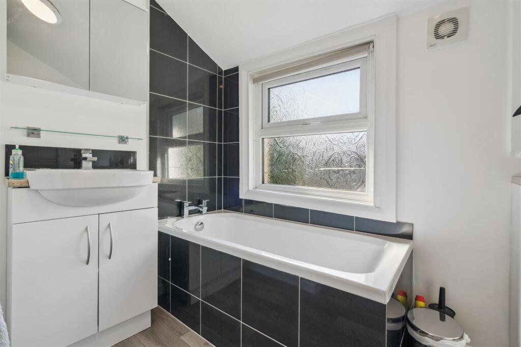 16b Gambole Road, London bathroom 1.jpg