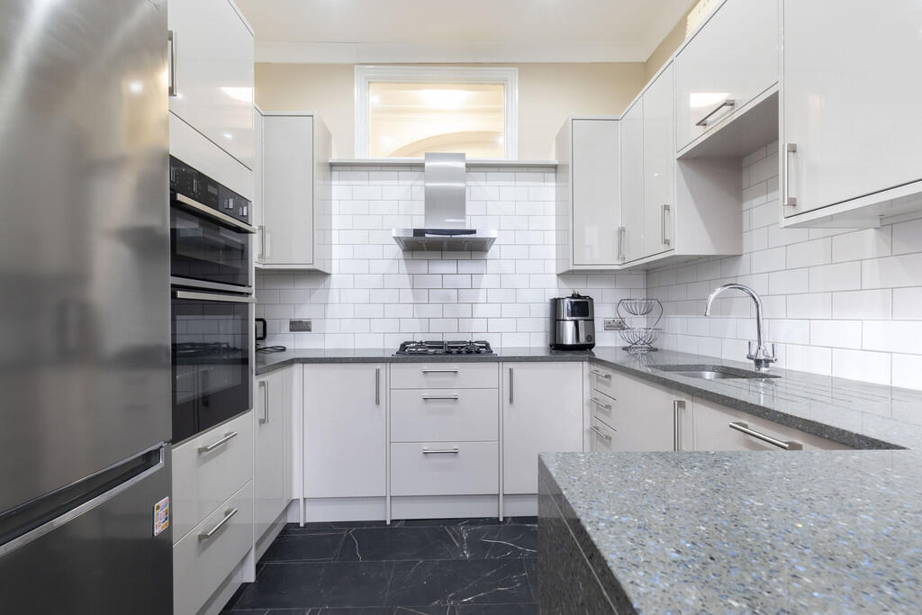 Flat 6, 12 Lansdo...