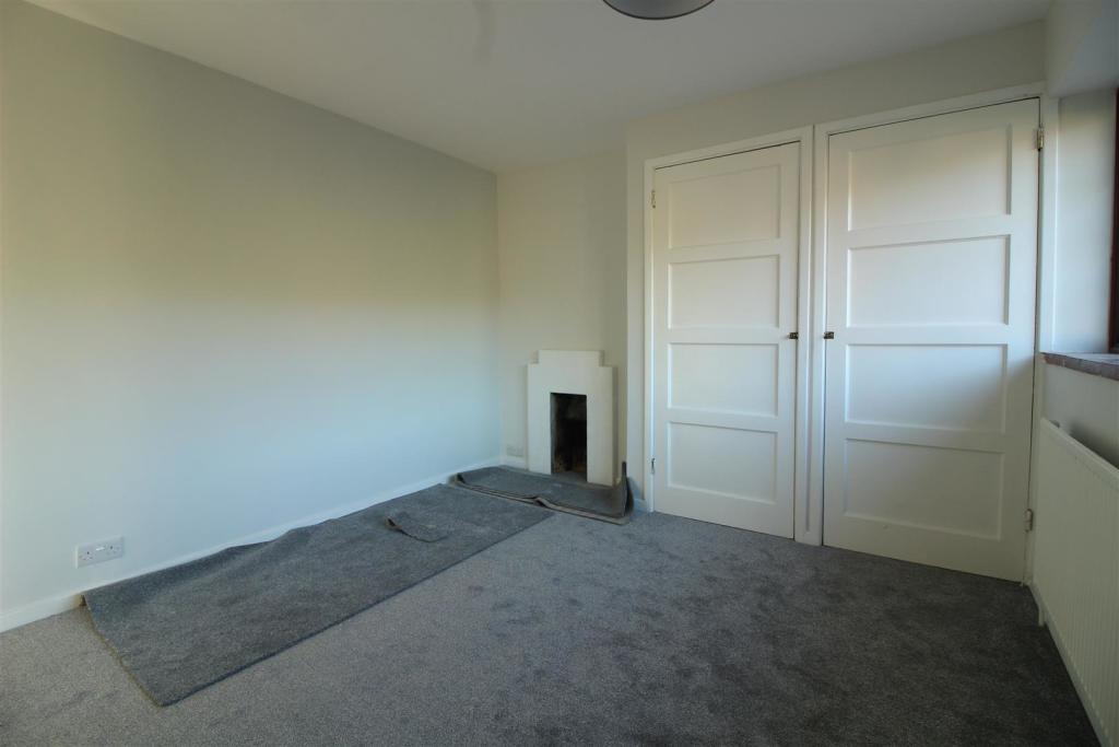 bedroom 1.JPG