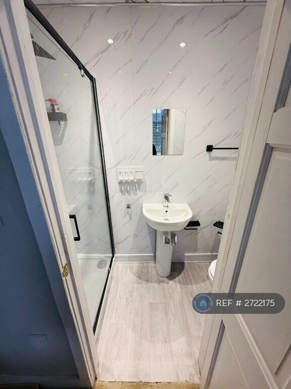 Room One: Plus Ensuite.