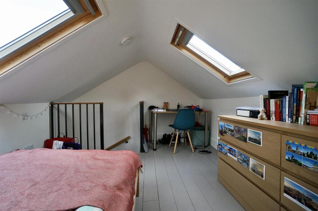Bed5.1.jpg
