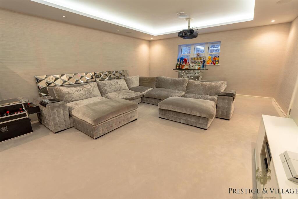 Cinema Room/Lounge