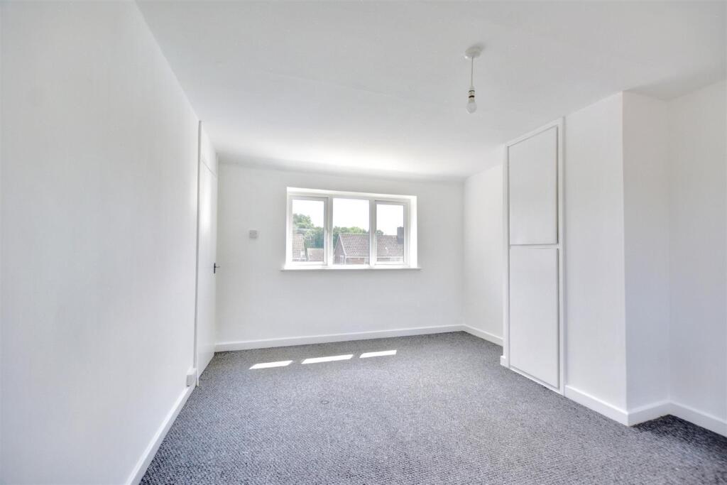 Bedroom 1_2.jpeg