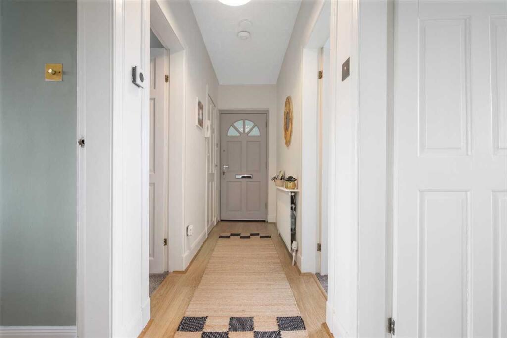 Entrance Hallway (2)