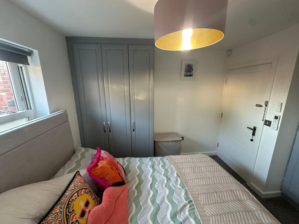 Bedroom 1 - Somerset