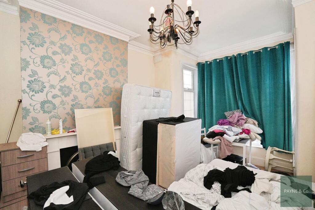 De Vere Gardens, Ilford, IG1