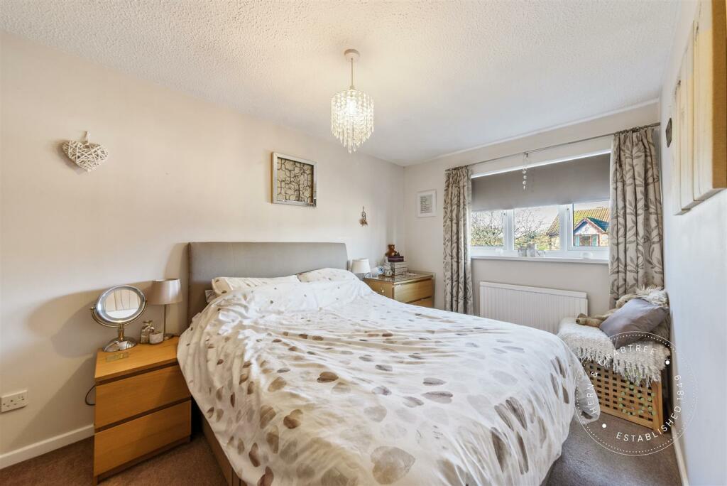 Ambergate-Drive-02.jpg