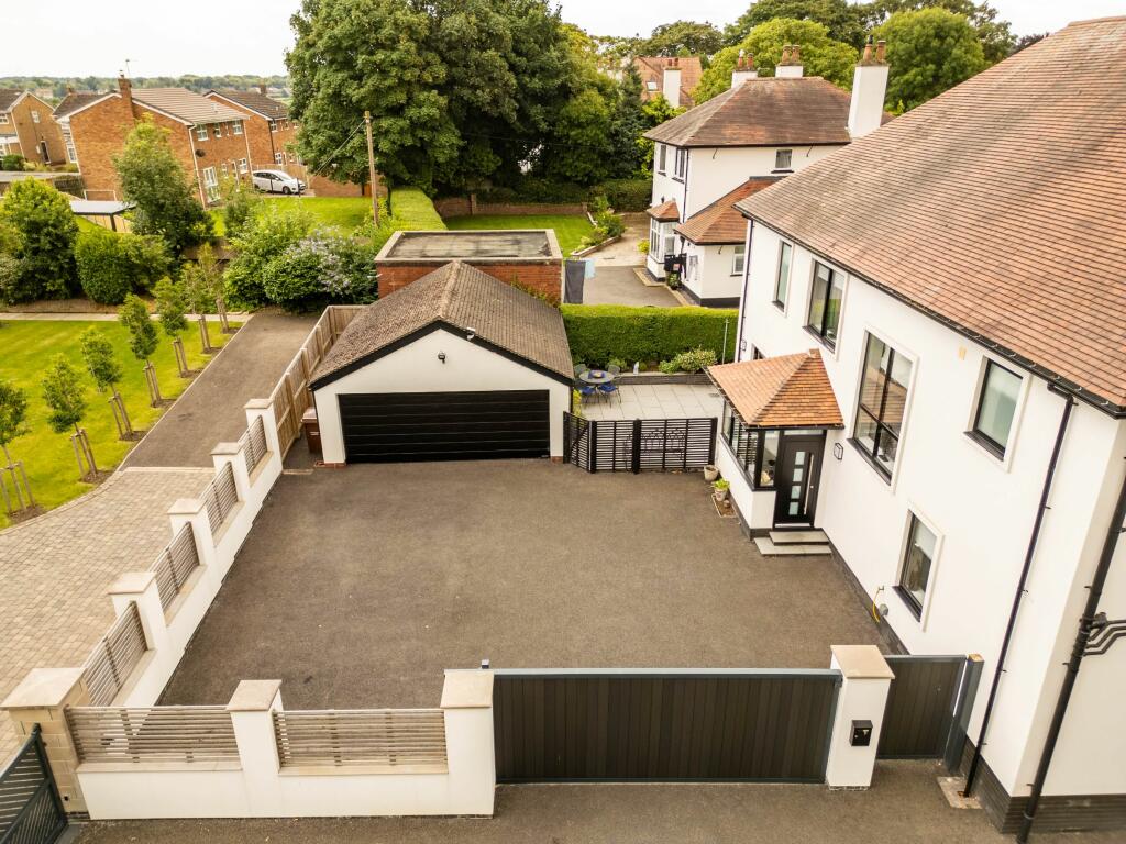 Rear secure parking and double garage
