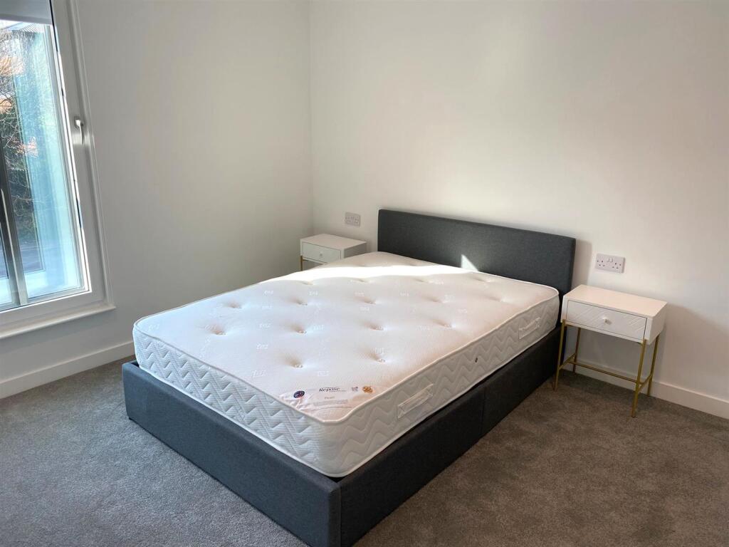 Bed1.jpg