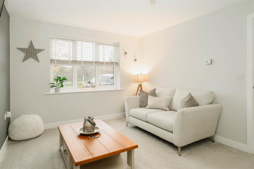 Living Room-2.jpg