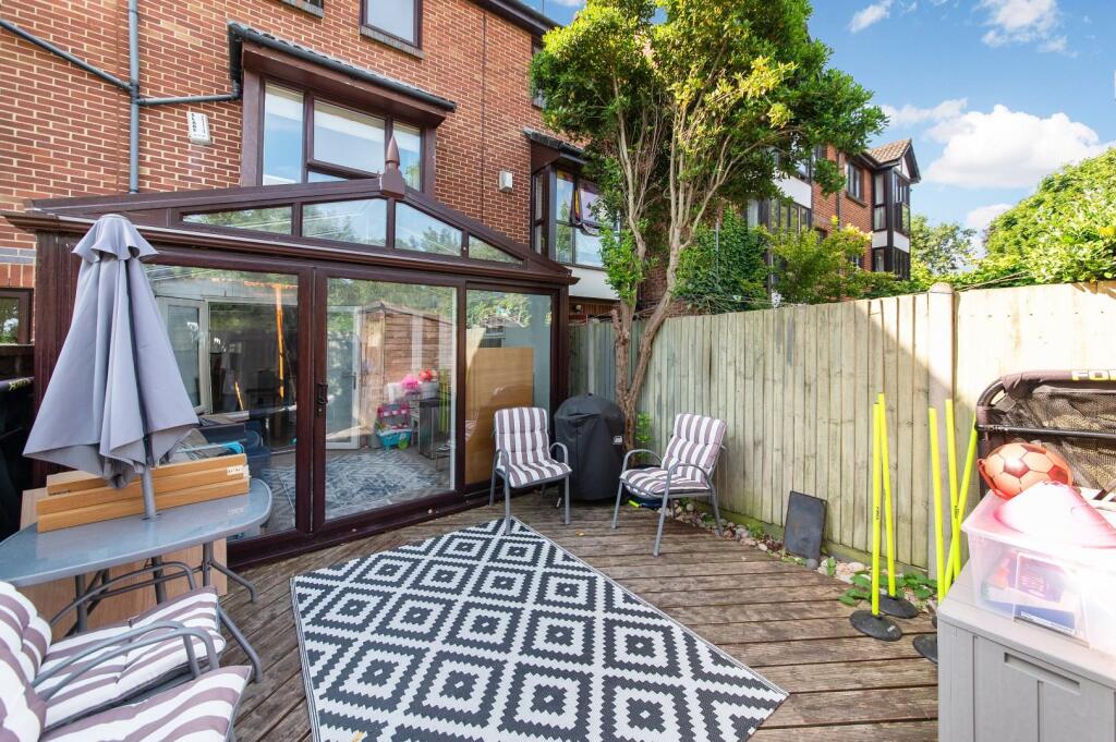 FARRIERS CLOSE,15-25.jpg