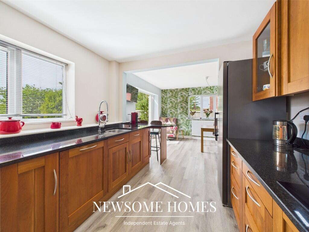 Kitchen/ Dining Room