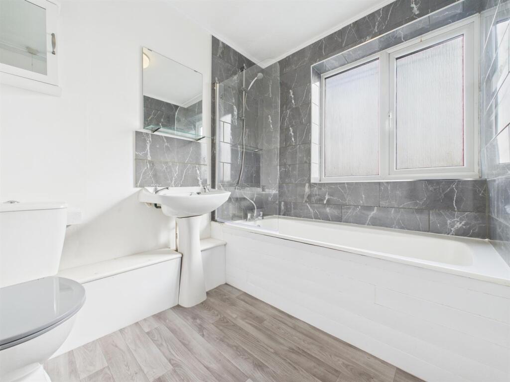 10 - 3-Bedroom Maisonette in Yate.jpg