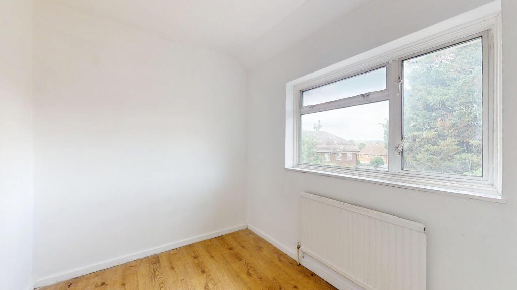 25 Pirbright Crescent, New Addington, Croydon, CR0 0RT