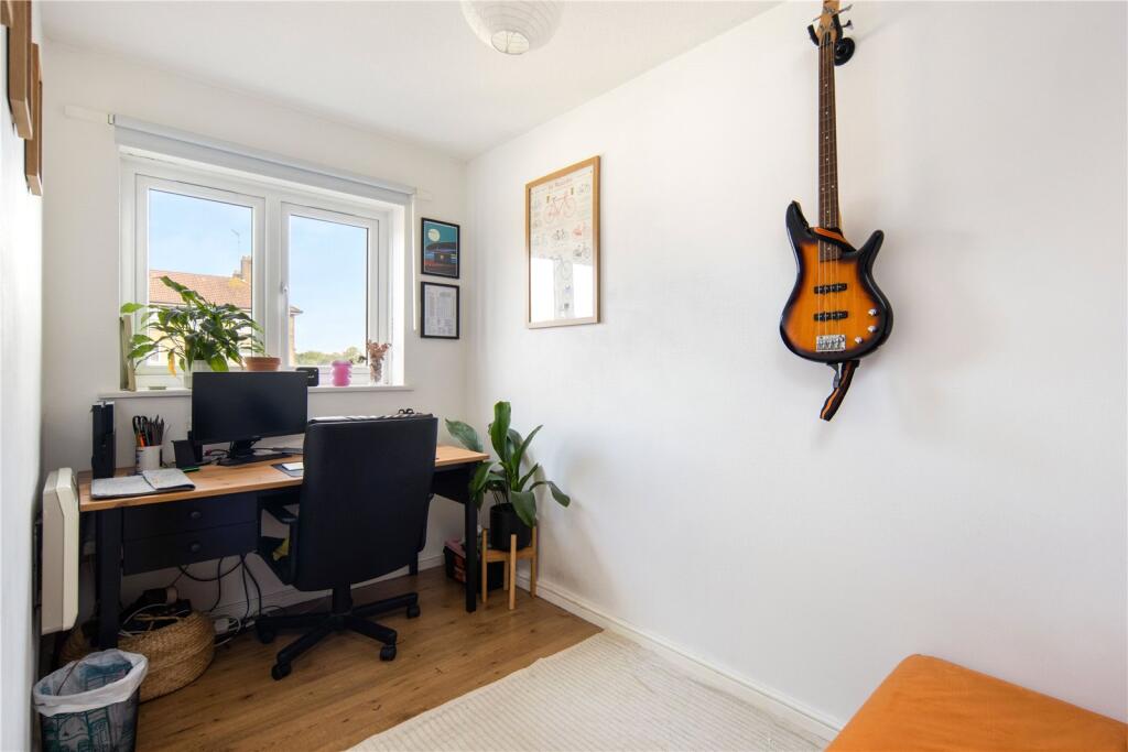 Bedroom 2/Study