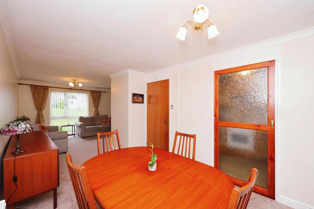 Lounge/Dining Room