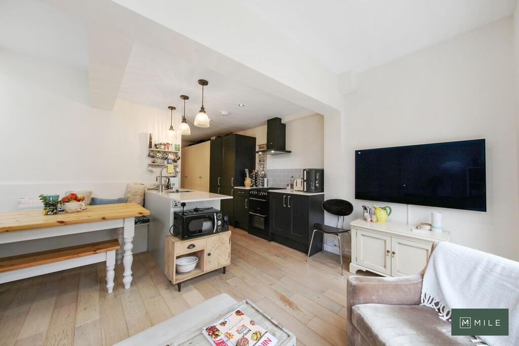 53a Greyhound Roa...