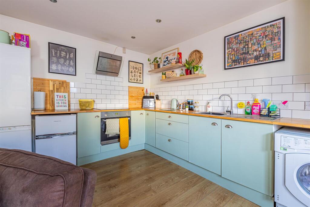 Newport Road 124, 1-11.jpg