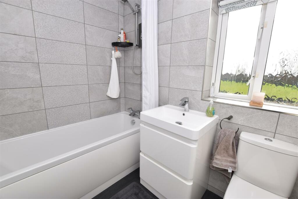 Family Bathroom.JPG