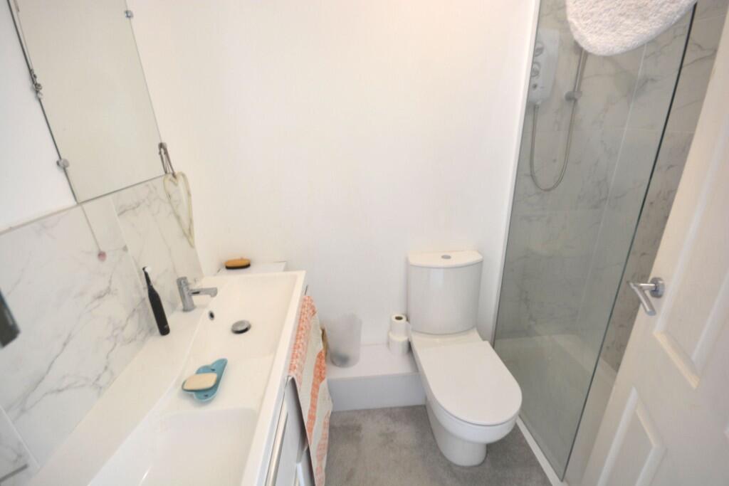 EN SUITE SHOWER ROOM