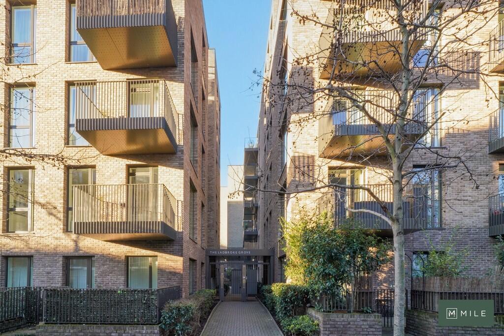 Apartment 26, Nau...