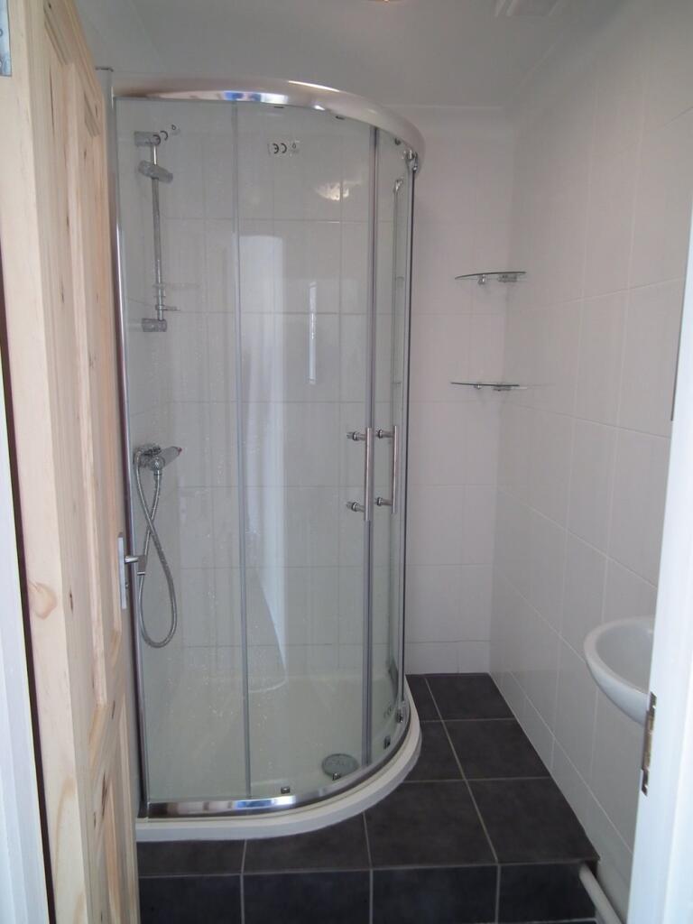 Ensuite to Bedroom 1