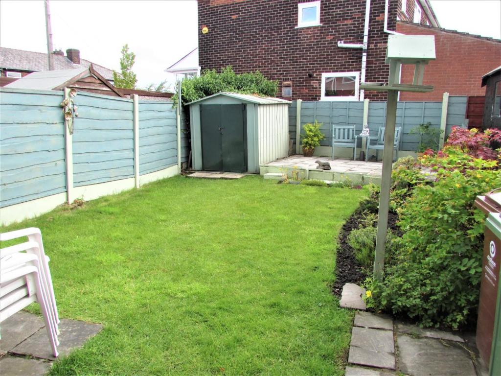 WoodfordRd42gdn.JPG