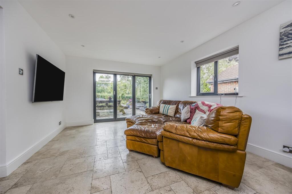 2 Firpiece, Forestside Road, Rowland¿s Castle-Port