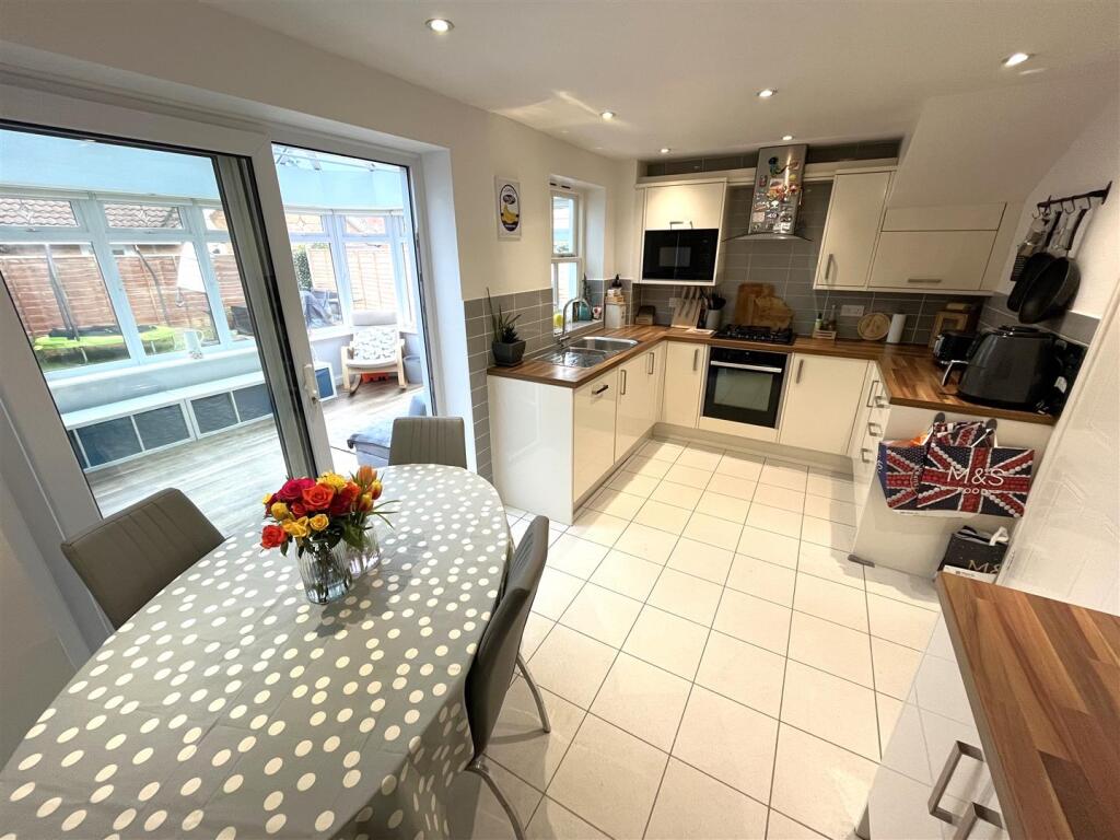 Kitchen/Dining Room