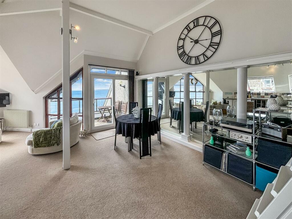 Dining area.jpg