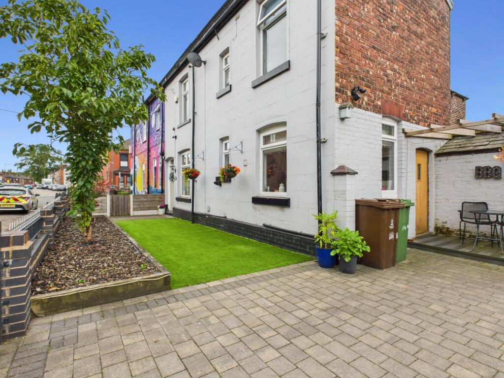 CAM03729G0-PR0103-STILL026