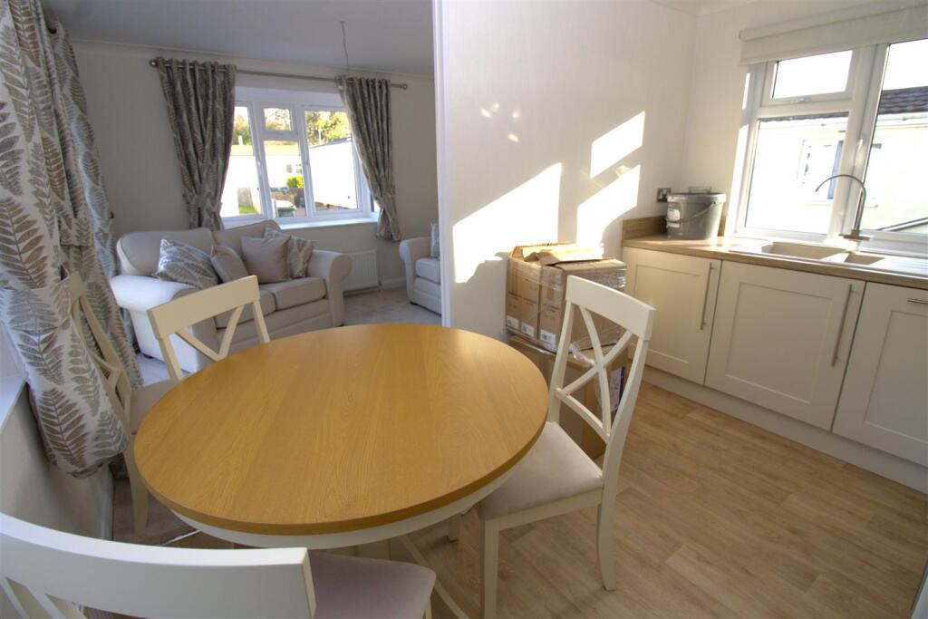 Dining Area.jpg