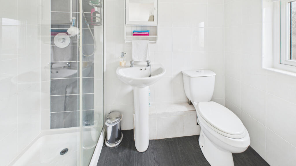 ENSUITE SHOWER ROOM