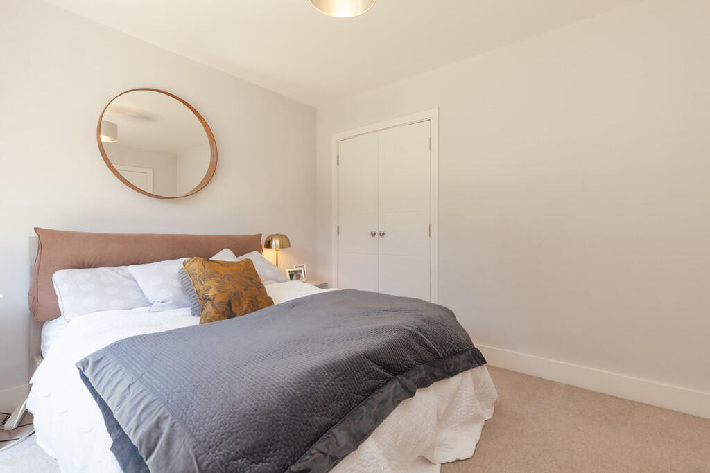 Bedroom 1- Angle ...