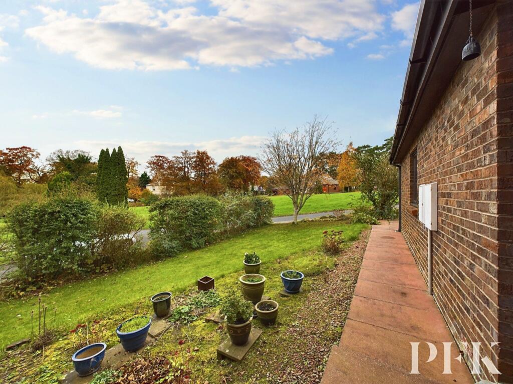 Side to Front Garden