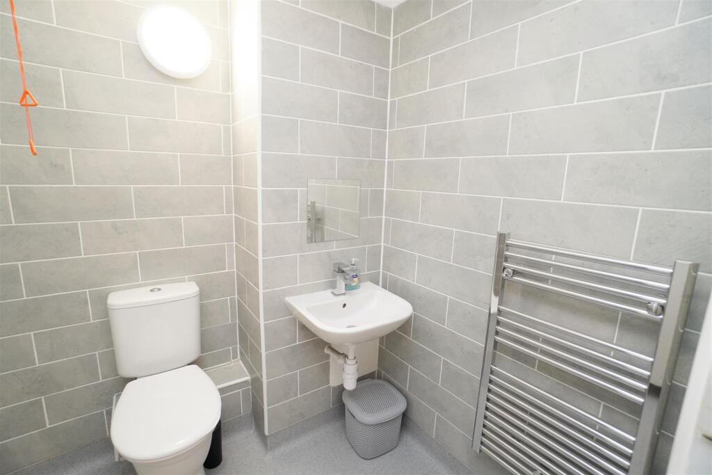 bathroom1.jpg