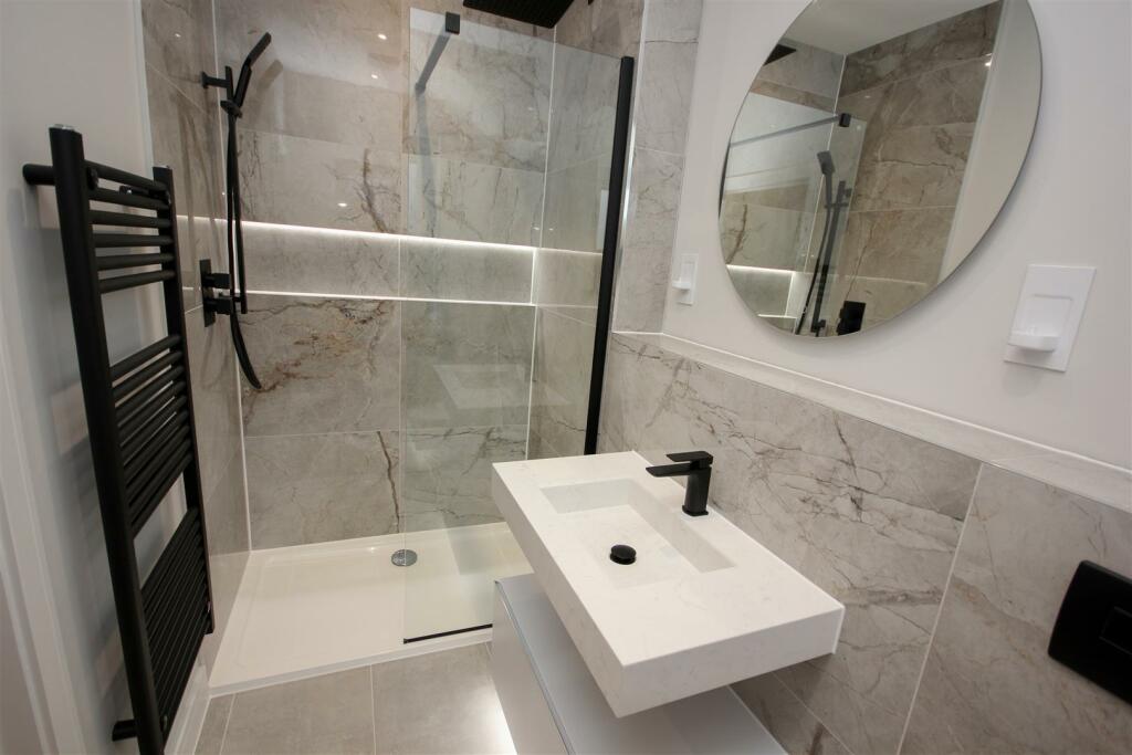 En-suite 2..jpg