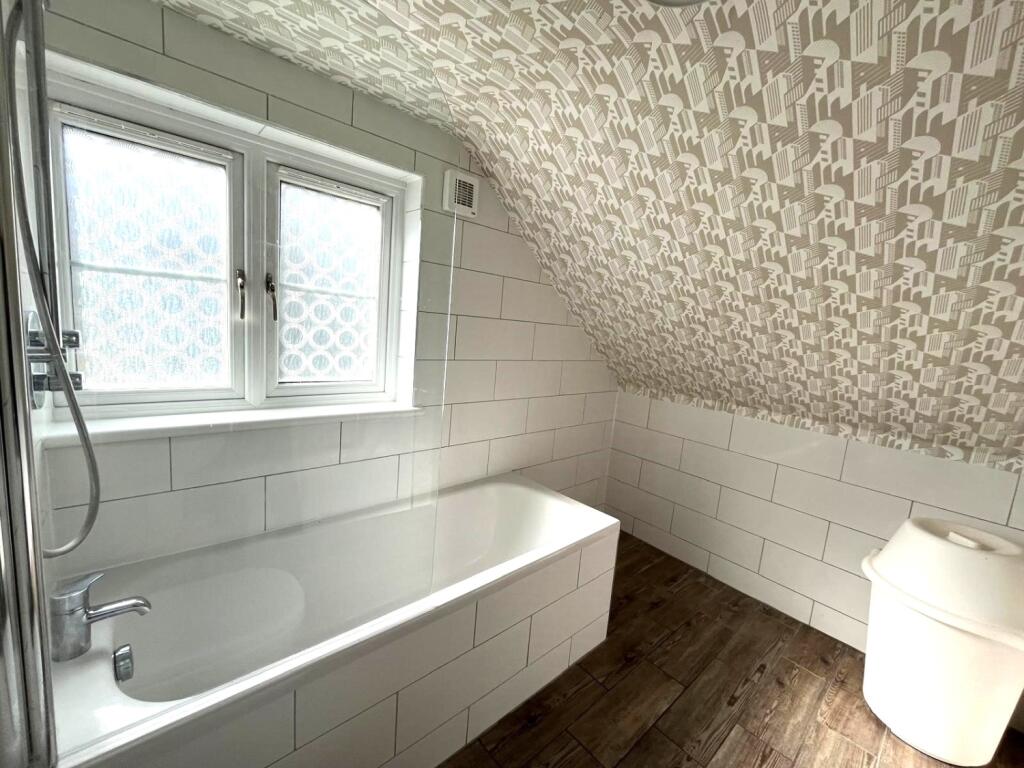 10 Craighouse Avenue Bathroom 2