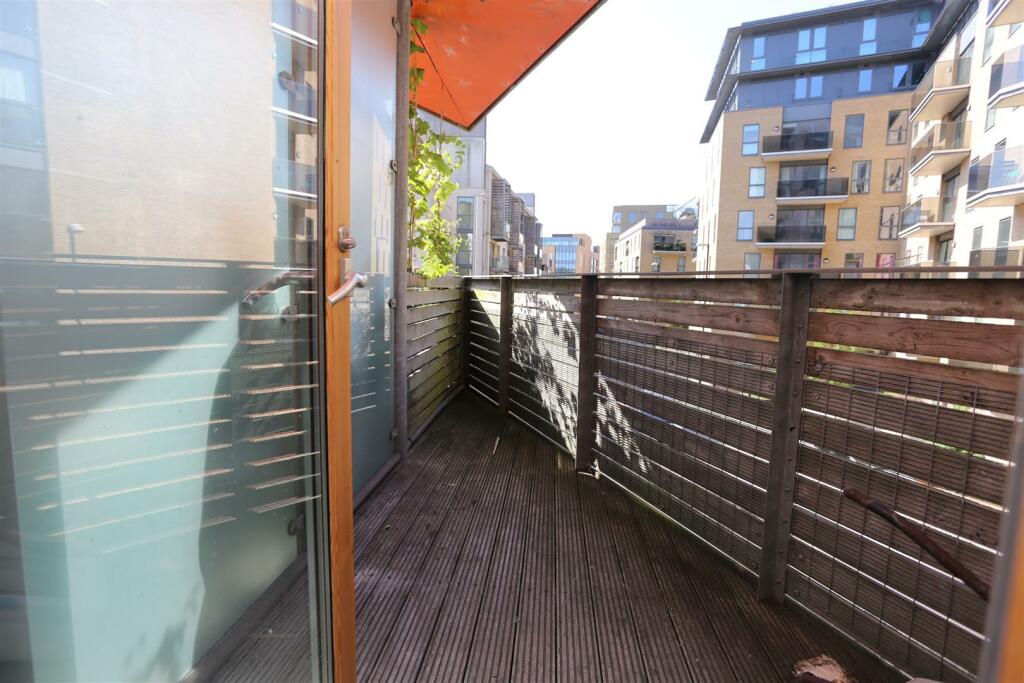 43 Brighton Bell new balc.JPG