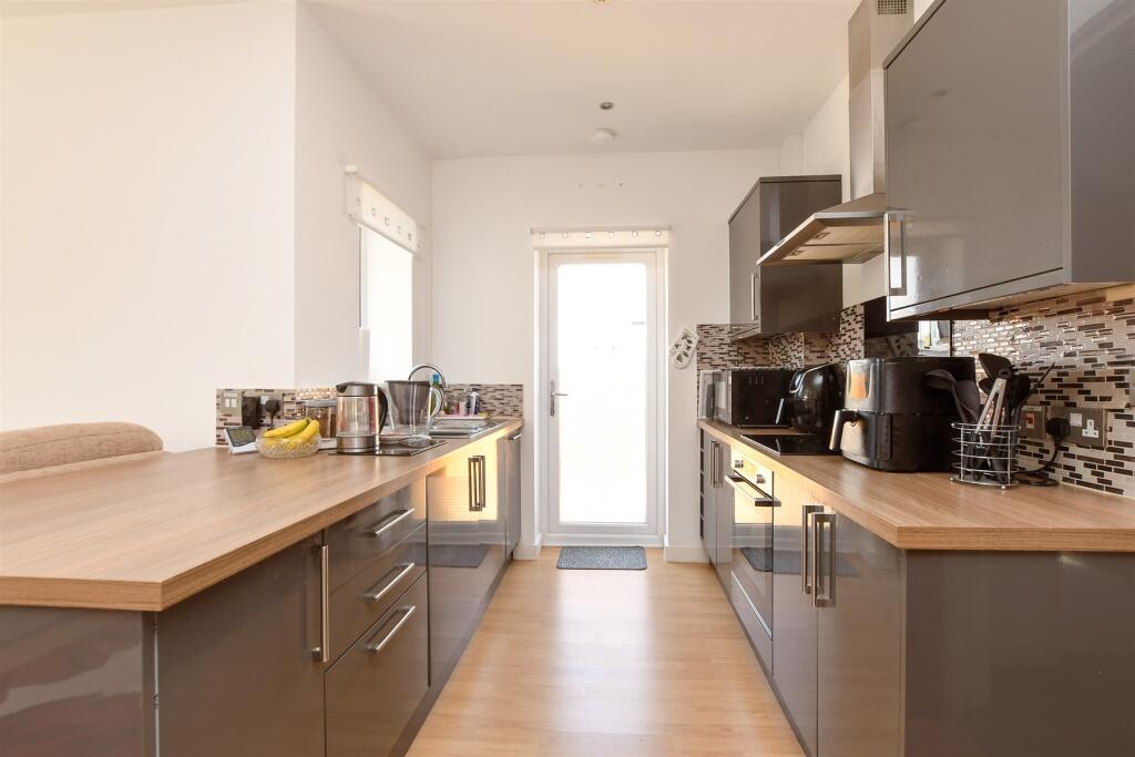 Kitchen/Breakfast Area