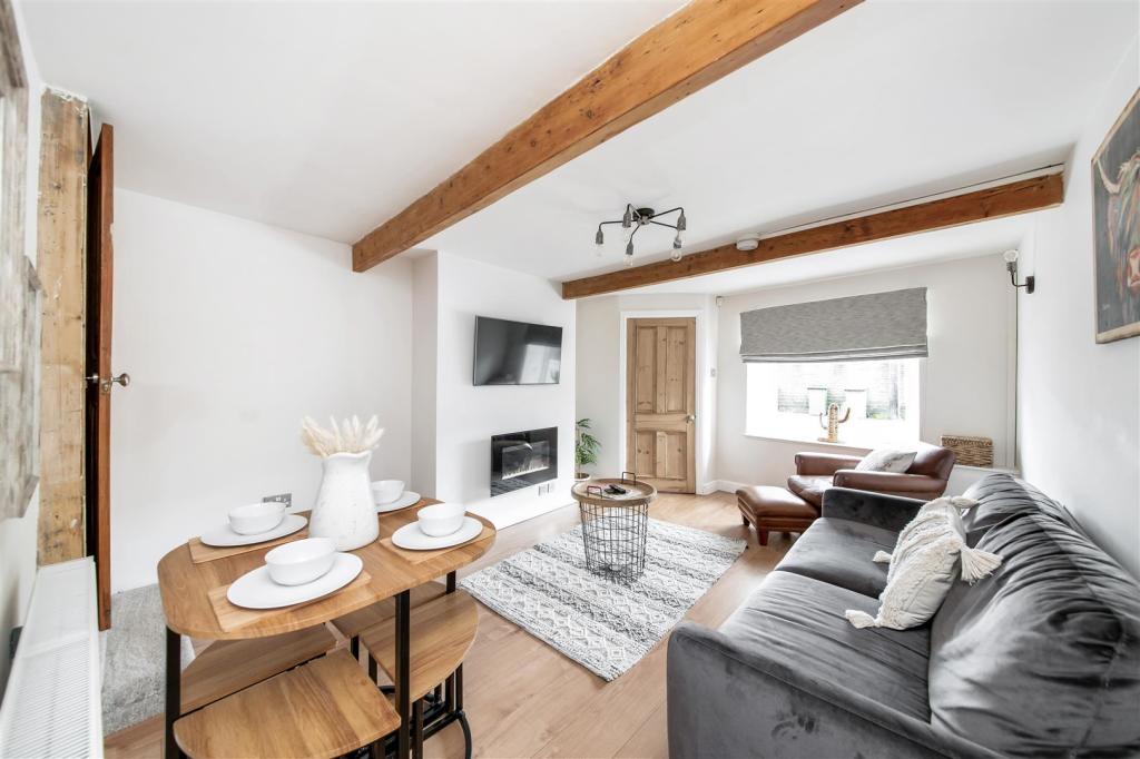 OPEN PLAN LIVING/DINING ROOM