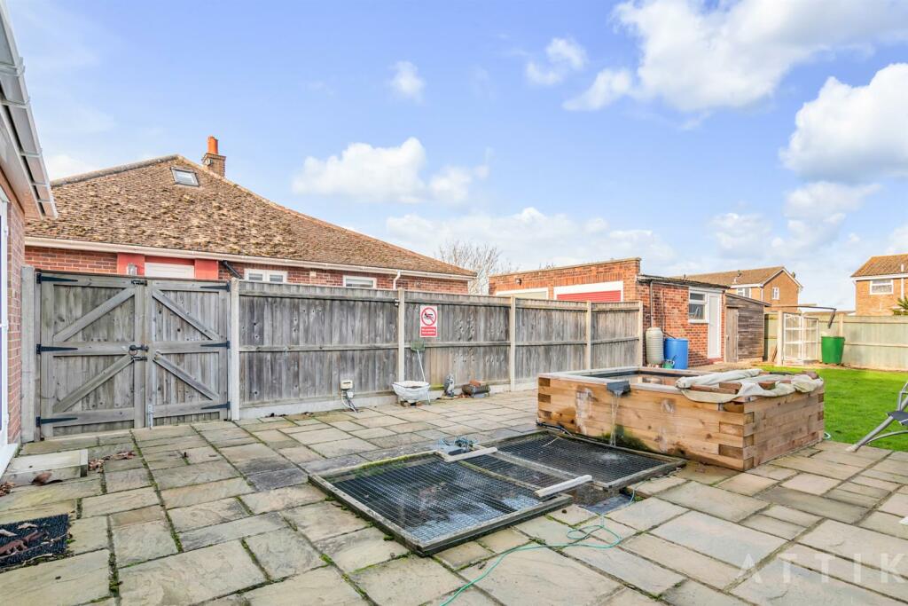 31 Queens Drive, Halesworth IP19 8DN (1).jpg