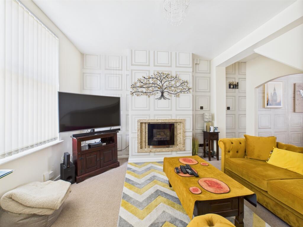 CAM03729G0-PR0045-STILL004