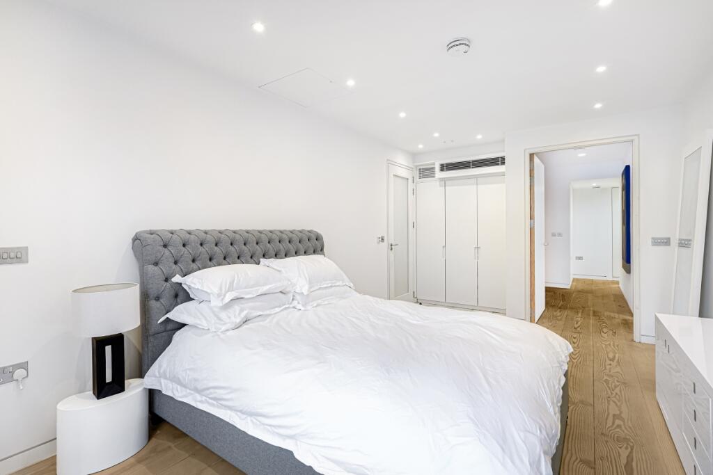 34 The Regent Lof...