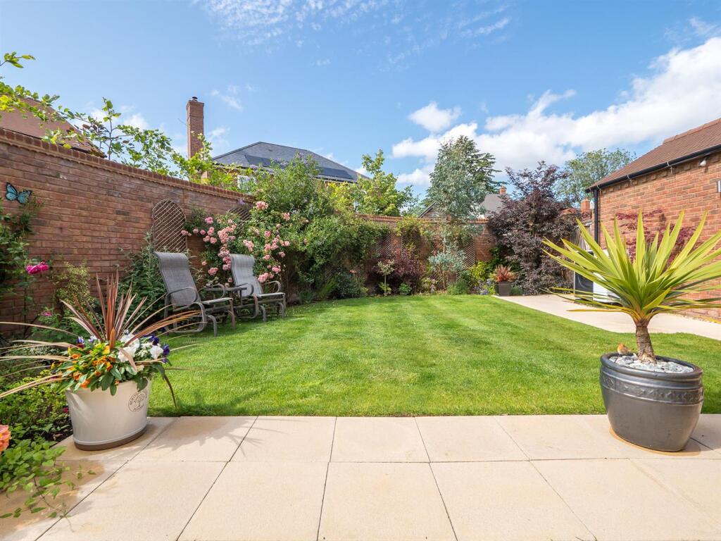 10 Shottery Green-31.jpg