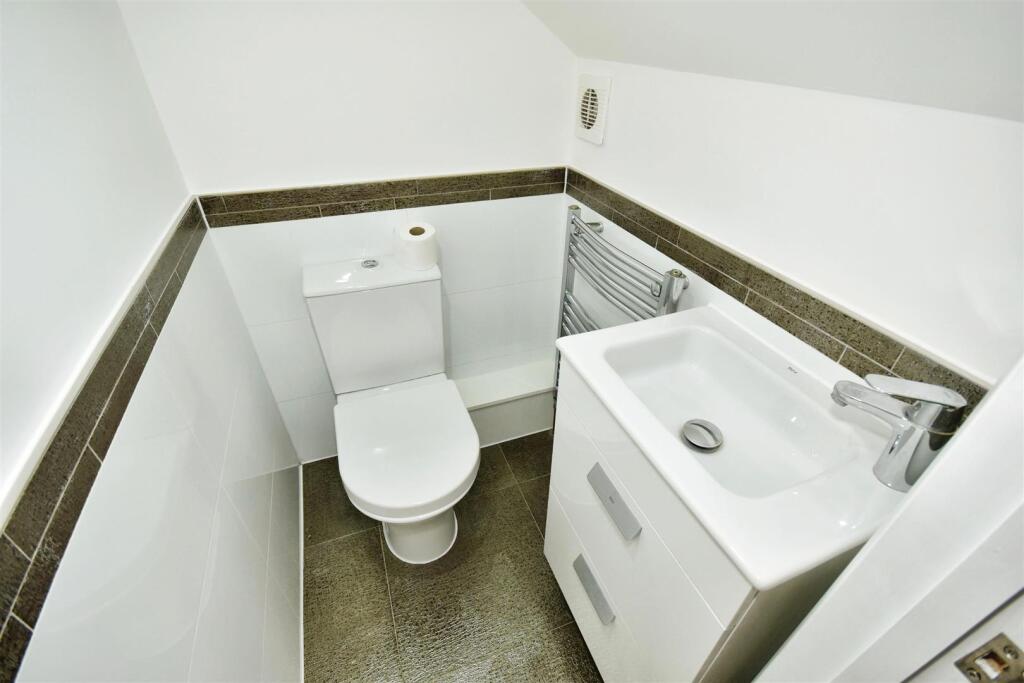 6ac6f4e8-1Top 20Floor 20WC.JPG